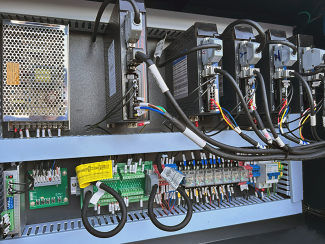 小型車(chē)銑復(fù)合機(jī)